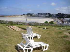 Rez de jardin 5 pers avec piscine, vue directe sur la plage à 40 m